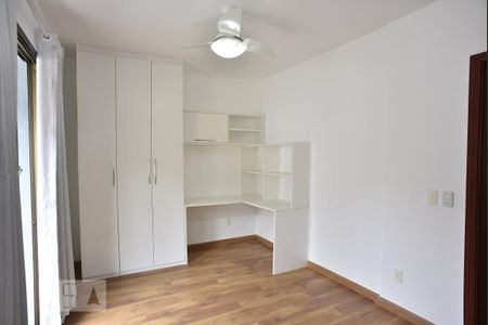 Casa de condomínio à venda com 255m², 4 quartos e 1 vagaSuíte 2
