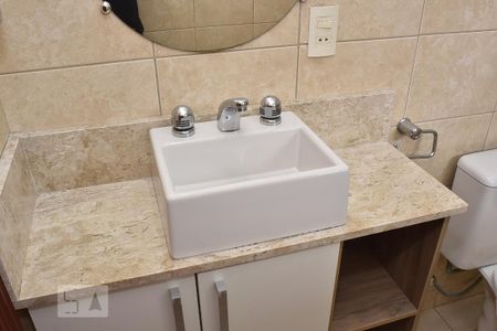 Casa de condomínio à venda com 255m², 4 quartos e 1 vagaBanheiro da Suíte 2