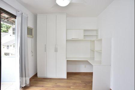 Casa de condomínio à venda com 255m², 4 quartos e 1 vagaSuíte 2