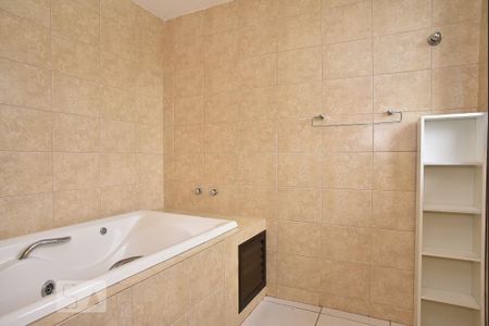 Casa de condomínio à venda com 255m², 4 quartos e 1 vagaBanheiro da Suíte 4