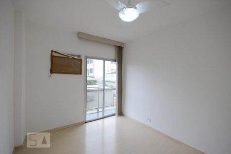 Apartamento à venda com 98m², 2 quartos e 1 vagaSuíte