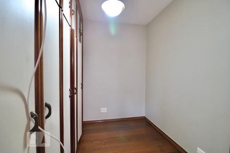 Apartamento à venda com 170m², 3 quartos e 2 vagas Apartamento à venda com 170m², 3 quartos e 2 vagasQuarto de Serviço