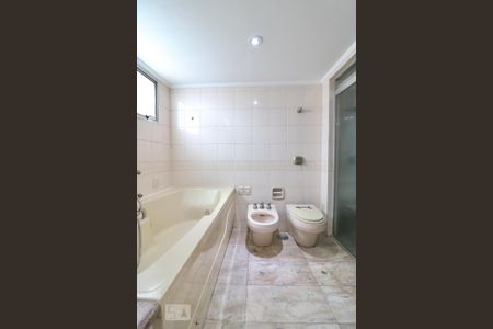 Apartamento à venda com 170m², 3 quartos e 2 vagas Apartamento à venda com 170m², 3 quartos e 2 vagasBanheiro 2 - Suíte