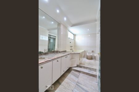 Apartamento à venda com 170m², 3 quartos e 2 vagas Apartamento à venda com 170m², 3 quartos e 2 vagasBanheiro 2 - Suíte