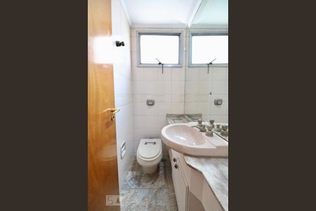 Apartamento à venda com 170m², 3 quartos e 2 vagas Apartamento à venda com 170m², 3 quartos e 2 vagasBanheiro 1 - Lavabo