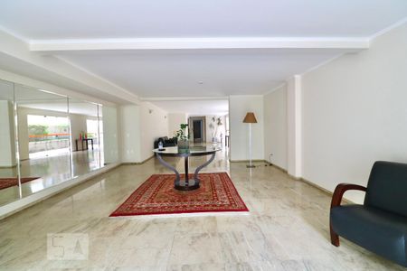 Apartamento à venda com 170m², 3 quartos e 2 vagas Apartamento à venda com 170m², 3 quartos e 2 vagasHall de Entrada