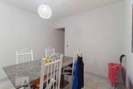 Casa à venda com 136m², 3 quartos e 2 vagas Casa à venda com 136m², 3 quartos e 2 vagasSala de Jantar