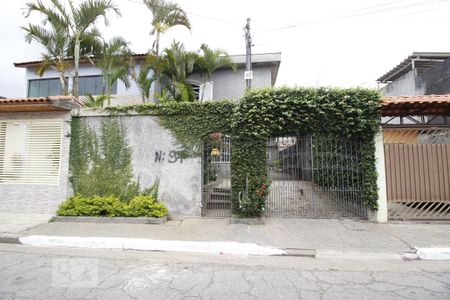 Casa à venda com 200m², 4 quartos e 5 vagasFachada