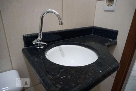 Casa de condomínio à venda com 65m², 3 quartos e 1 vaga Casa de condomínio à venda com 65m², 3 quartos e 1 vagaBanheiro da Suíte