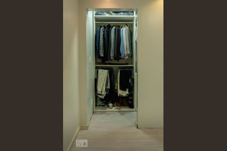 Apartamento para alugar com 85m², 2 quartos e 1 vaga Apartamento para alugar com 85m², 2 quartos e 1 vagaCloset