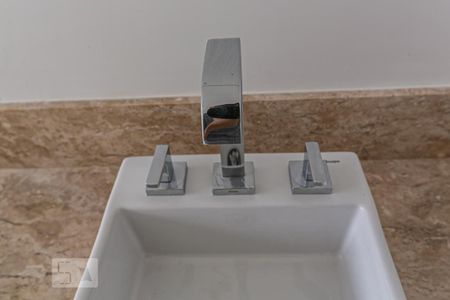 Casa de condomínio à venda com 445m², 3 quartos e 1 vaga Casa de condomínio à venda com 445m², 3 quartos e 1 vagaBanheiro do Quarto 3