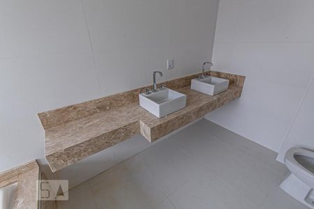 Casa de condomínio à venda com 445m², 3 quartos e 1 vaga Casa de condomínio à venda com 445m², 3 quartos e 1 vagaBanheiro do Quarto 3