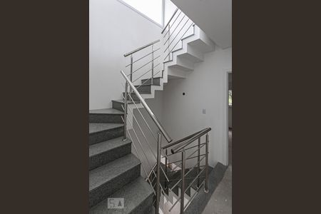 Casa de condomínio à venda com 397m², 3 quartos e 1 vagaEscada