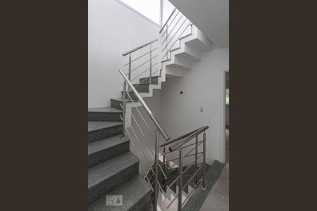 Casa de condomínio à venda com 405m², 3 quartos e 1 vagaEscada