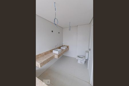 Casa de condomínio à venda com 405m², 3 quartos e 1 vagaBanheiro do Quarto 3