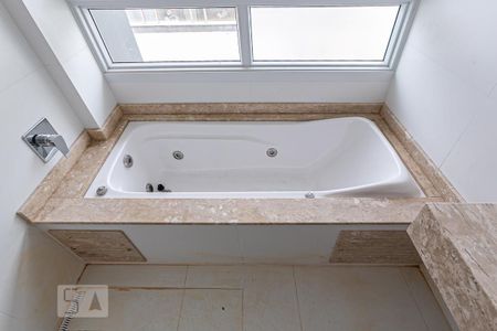 Casa de condomínio à venda com 405m², 3 quartos e 1 vagaBanheiro do Quarto 3