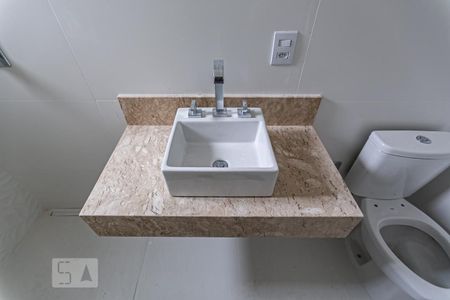 Casa de condomínio à venda com 405m², 3 quartos e 1 vagaBanheiro do Quarto 2