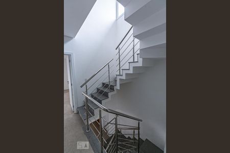 Casa de condomínio à venda com 290m², 3 quartos e 1 vagaEscada