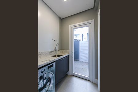 Casa de condomínio à venda com 287m², 3 quartos e 1 vagaLavanderia