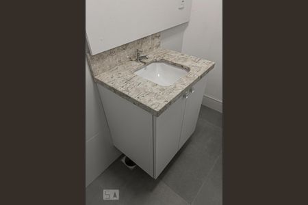 Casa de condomínio à venda com 287m², 3 quartos e 1 vagaBanheiro de Serviço