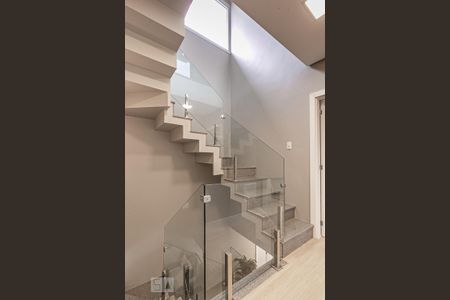 Casa de condomínio à venda com 287m², 3 quartos e 1 vagaEscadas