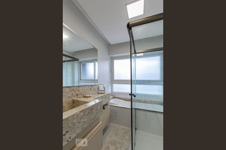 Casa de condomínio à venda com 287m², 3 quartos e 1 vagaBanheiro do Quarto 3