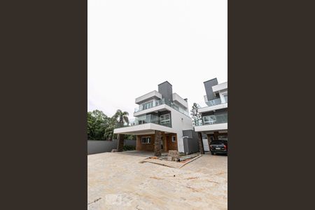 Casa de condomínio à venda com 287m², 3 quartos e 1 vagaFachada