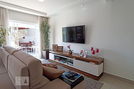Sala de TV de casa de condomínio à venda com 5 quartos, 420m² em Alphaville, Santana de Parnaíba