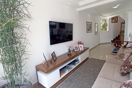 Sala de TV de casa de condomínio à venda com 5 quartos, 420m² em Alphaville, Santana de Parnaíba