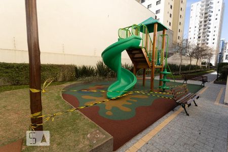 Apartamento para alugar com 100m², 2 quartos e 1 vaga Apartamento para alugar com 100m², 2 quartos e 1 vagaÁrea Comum - Playground