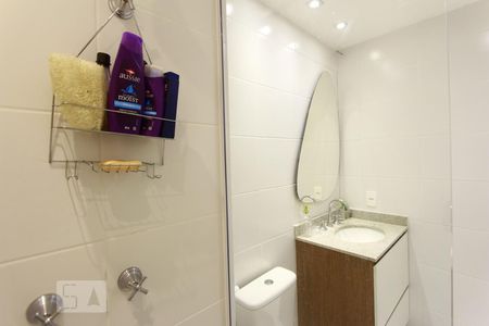 Banheiro de apartamento para alugar com 2 quartos, 65m² em Jacarepaguá, Rio de Janeiro