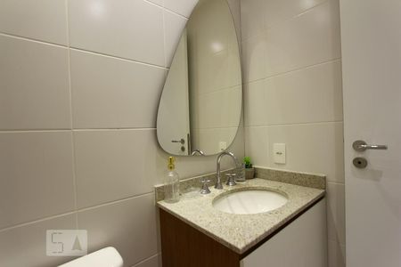 Banheiro de apartamento para alugar com 2 quartos, 65m² em Jacarepaguá, Rio de Janeiro