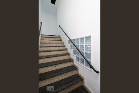 Escada de Acesso de apartamento para alugar com 1 quarto, 35m² em Jardim Vila Galvao, Guarulhos