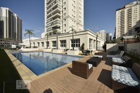 Apartamento à venda com 99m², 3 quartos e 2 vagasÁrea comum - piscina e deck molhado