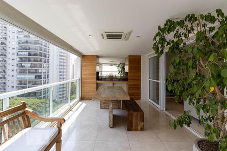 Varanda de apartamento à venda com 3 quartos, 173m² em Vila Uberabinha, São Paulo