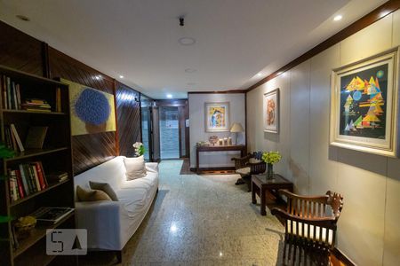 Apartamento à venda com 76m², 2 quartos e 1 vaga Apartamento à venda com 76m², 2 quartos e 1 vagaHall