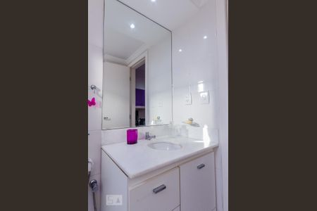 Banheiro da Suíte 2 de apartamento para alugar com 3 quartos, 116m² em Barra, Salvador