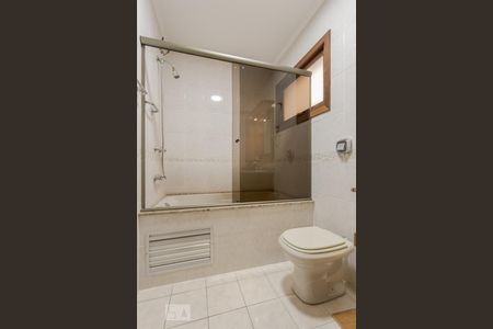 Apartamento à venda com 279m², 3 quartos e 2 vagas Apartamento à venda com 279m², 3 quartos e 2 vagasBanheiro da Suíte