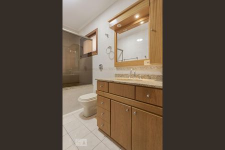 Apartamento à venda com 279m², 3 quartos e 2 vagas Apartamento à venda com 279m², 3 quartos e 2 vagasBanheiro da Suíte