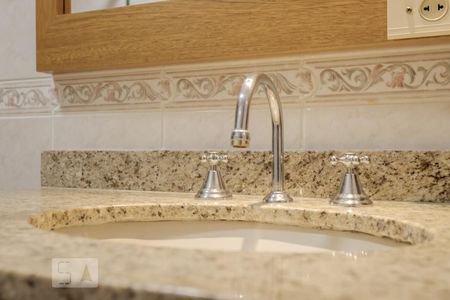 Apartamento à venda com 279m², 3 quartos e 2 vagas Apartamento à venda com 279m², 3 quartos e 2 vagasBanheiro da Suíte