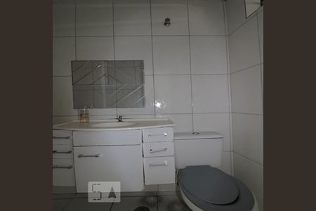Banheiro de kitnet/studio para alugar com 1 quarto, 30m² em Vila Sao Geraldo, São Paulo