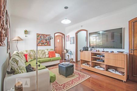 Casa à venda com 540m², 4 quartos e 8 vagas Casa à venda com 540m², 4 quartos e 8 vagasSala de TV