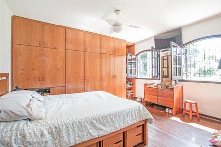 Casa à venda com 540m², 4 quartos e 8 vagas Casa à venda com 540m², 4 quartos e 8 vagasSuite 3 Master