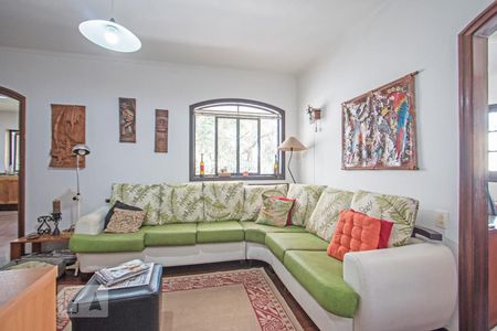 Casa à venda com 540m², 4 quartos e 8 vagas Casa à venda com 540m², 4 quartos e 8 vagasSala de TV