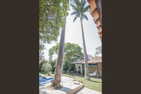 Casa à venda com 540m², 4 quartos e 8 vagas Casa à venda com 540m², 4 quartos e 8 vagasPiscina e Jardim