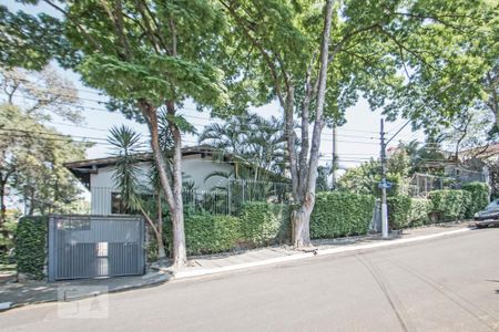 Casa à venda com 540m², 4 quartos e 8 vagas Casa à venda com 540m², 4 quartos e 8 vagasFachada