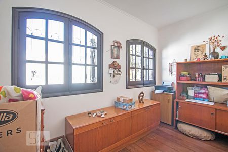 Casa à venda com 540m², 4 quartos e 8 vagas Casa à venda com 540m², 4 quartos e 8 vagasEscritório