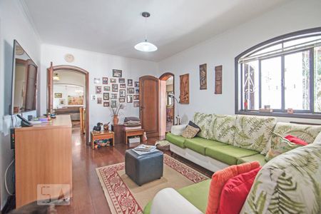 Casa à venda com 540m², 4 quartos e 8 vagas Casa à venda com 540m², 4 quartos e 8 vagasSala de TV