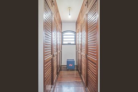 Casa à venda com 540m², 4 quartos e 8 vagas Casa à venda com 540m², 4 quartos e 8 vagasCloset da Suite 3 Master