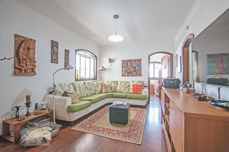 Casa à venda com 540m², 4 quartos e 8 vagas Casa à venda com 540m², 4 quartos e 8 vagasSala de TV